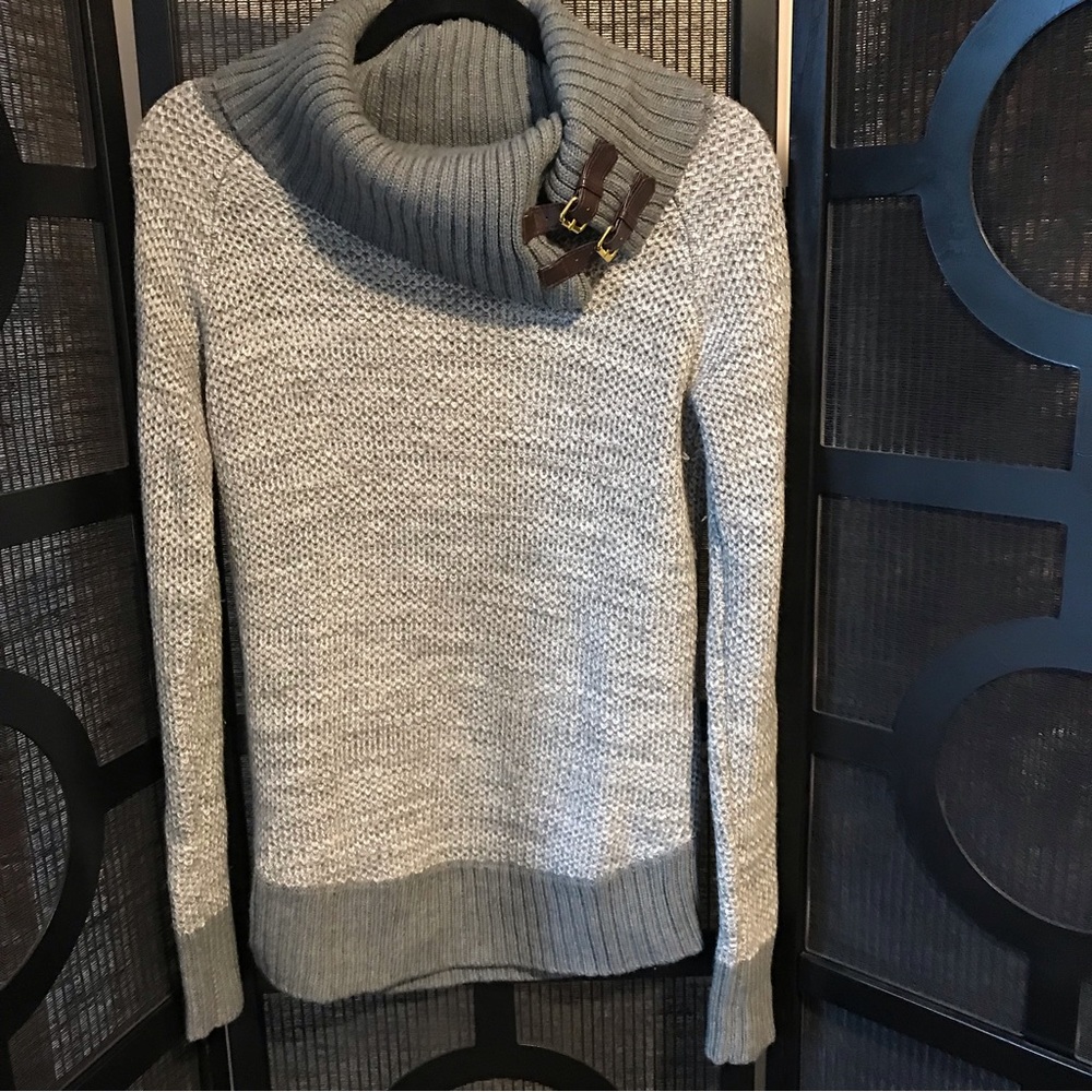 Banana Republic 2 tone gray cowl turtle neck long sleeve sweater buckle detail S